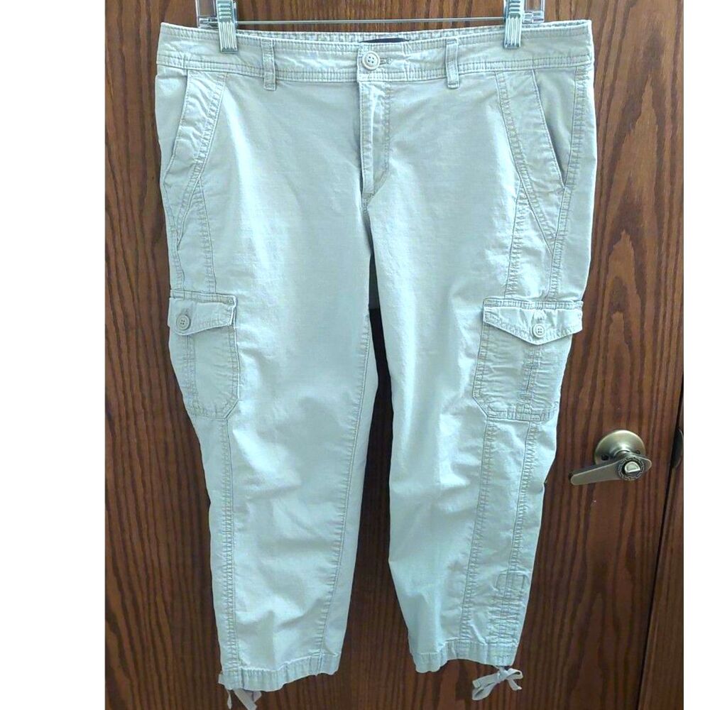 Eddie Bauer Women’s 12 Cargo Capri Pants Light Khaki Stretch Utility